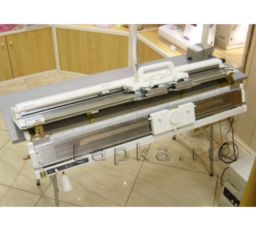 Двухфонтурная компьютерная вязальная машина 5 класса  Silver Reed SK840/SRP60N